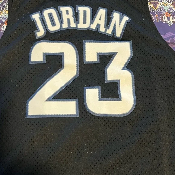 COPY - Michael Jordan UNC Jersey - Picture 5 of 11